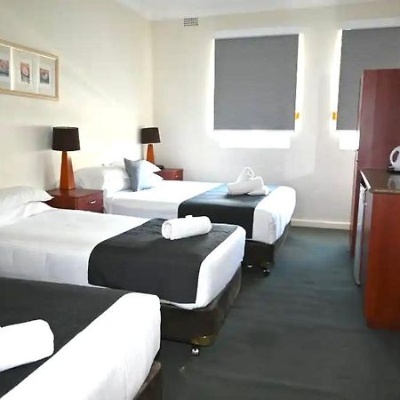Knickerbocker Hotel Батърст Екстериор снимка
